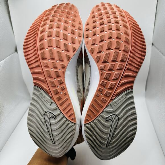 Size 7.5 - Nike Women's Air Zoom Vomero 16 Running Shoes ‘Atmosphere Regal Pink’ - Picture 7 of 8